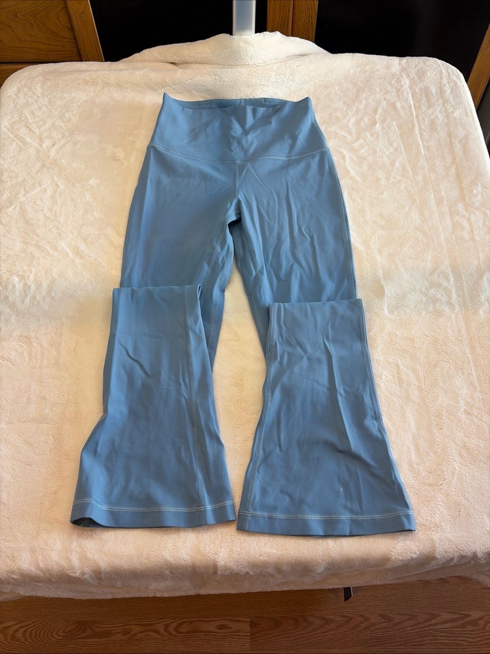 Lululemon Light Blue High-Rise  Mini-Flared Women’s Yoga Pants Sz 4 chy